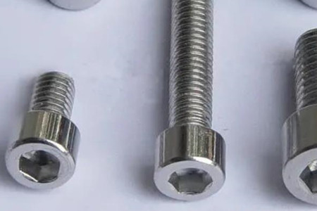外六角和內(nèi)六角螺栓如何選？需了解其特點(diǎn)！