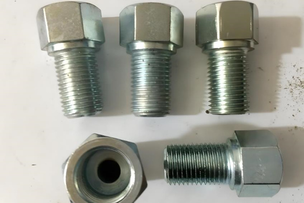 幾種經(jīng)典的內(nèi)六角螺栓防松設(shè)計(jì)，你用過幾種？ 圖1
